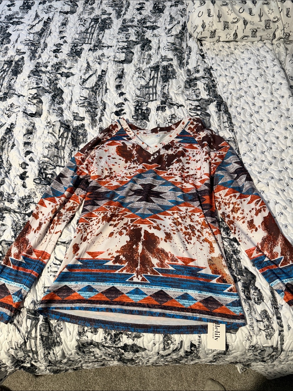 Lily White Aztec-Print V-Neck Long Sleeve Top in Rust & Blue